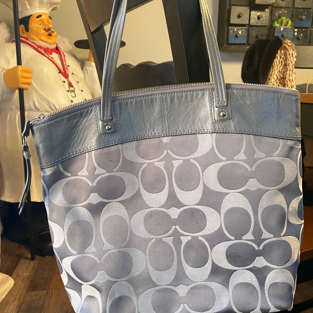 Coach tote/purse - Picture 3 of 8